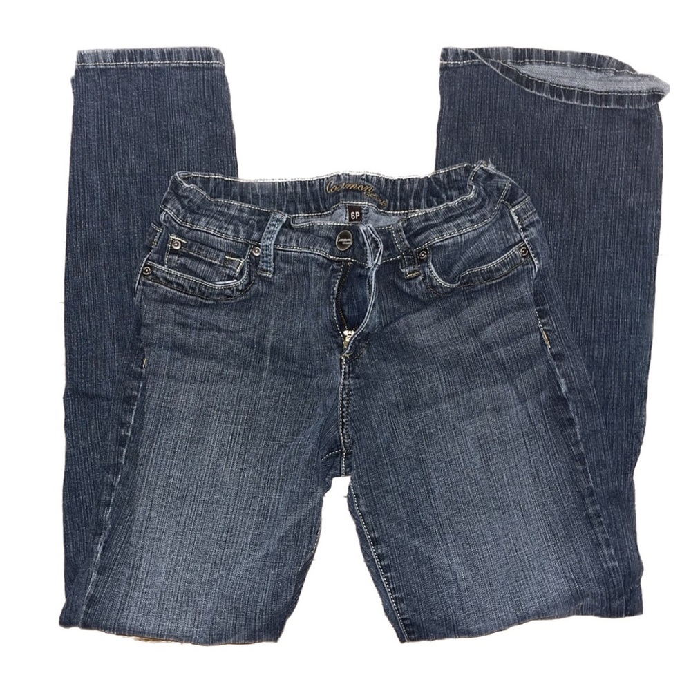 CUTEST low rise jeans. Don’t squeeze your hips at all!!